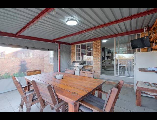 2 BEDROOM TOWNHOUSE FOR SALE IN WIERDAGLEN ESTATE